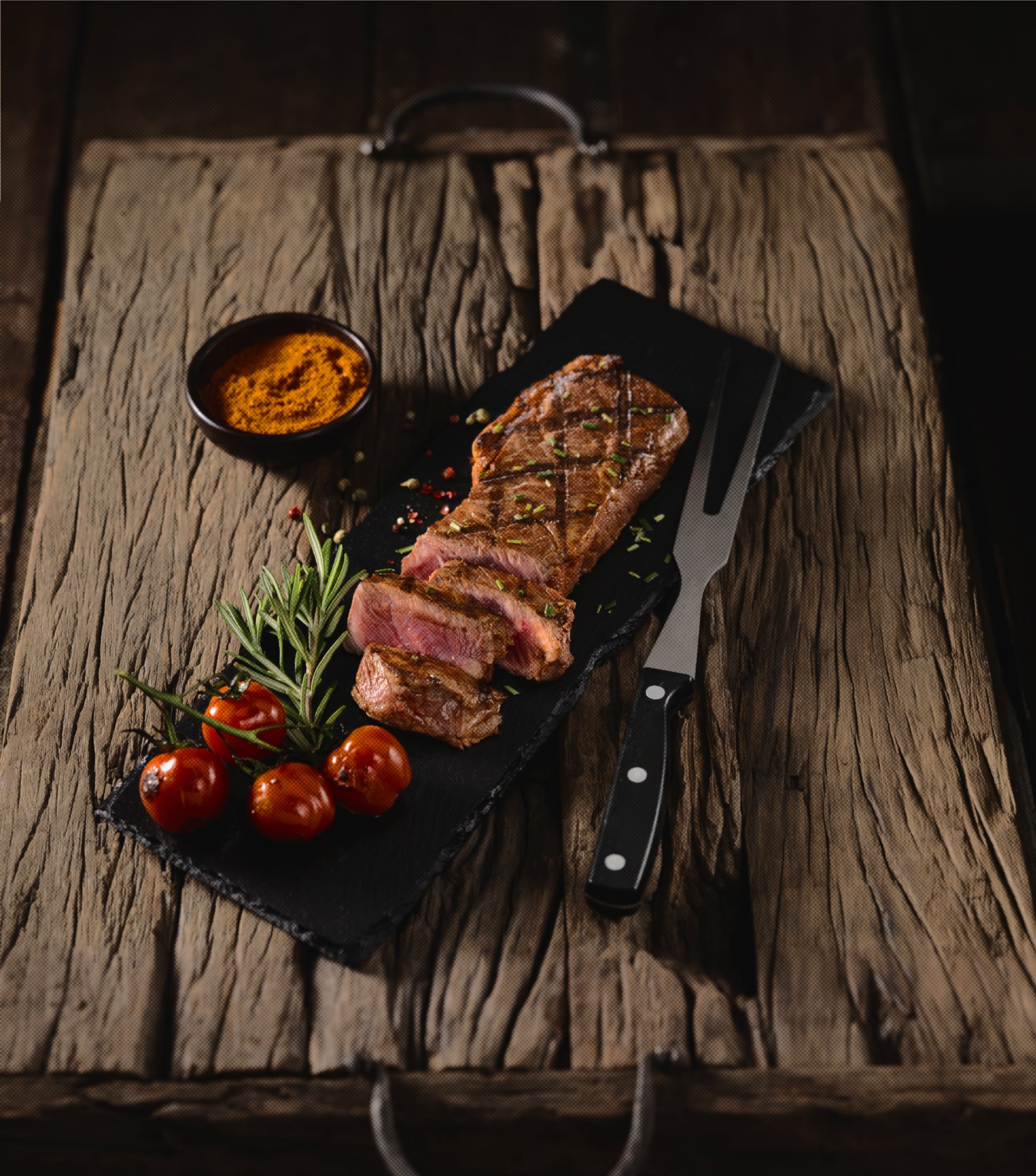 Heerlijke vlees- en visgerechten worden vakkundig bereid op de grill